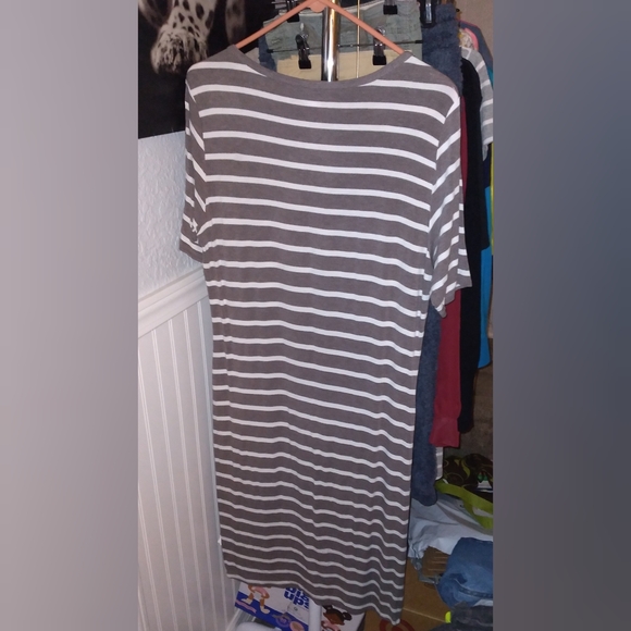 Striped T-shirt Dress - Gray-ish Brown & Off-white EUC Large LuLaRoe - Picture 2 of 3